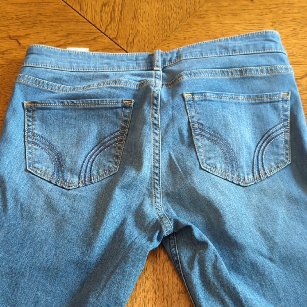 Hollister Women's Light Denim Skinny Jeans - Picture 4 of 10